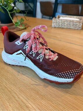 Nike Women's Maroon and White Athletic Running Shoe